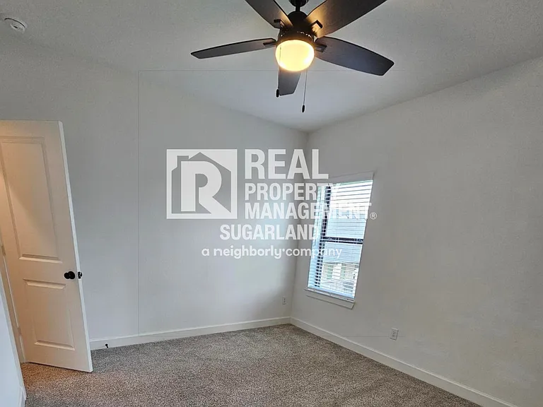 1414 Emma Lake Dr — Photo 42