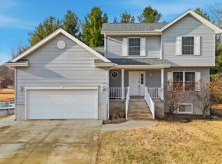 1645 Sir Lawrence Ln, Dixon, IL 61021