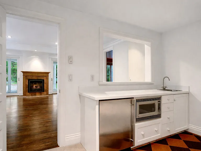8975 NE 10th St — Photo 26