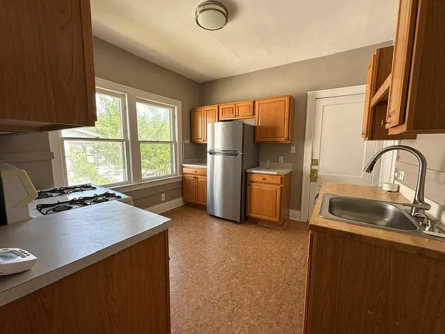 15909 Clifton Blvd #2