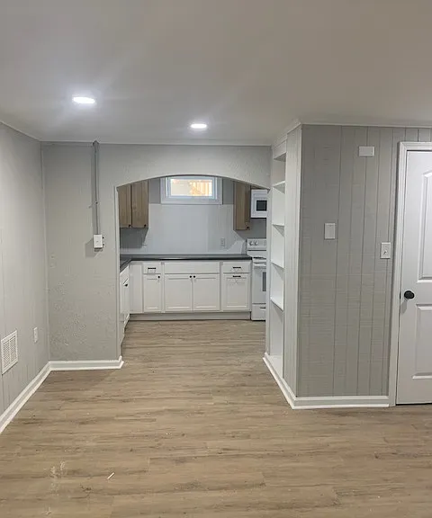 221 Langford Ct #B — Photo 3