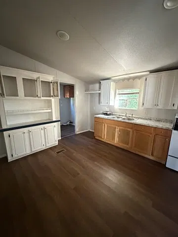 916 Martin Luther King Jr Blvd - 40 — Photo 3