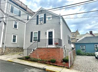 45 Extension St, Newport, RI 02840