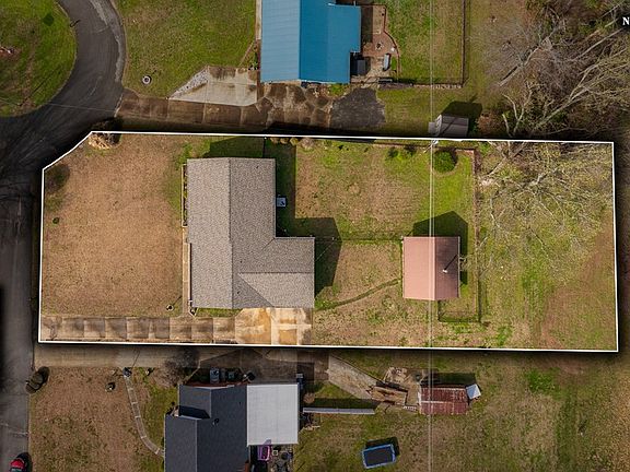 3rd image of 648 Edgewood Cir