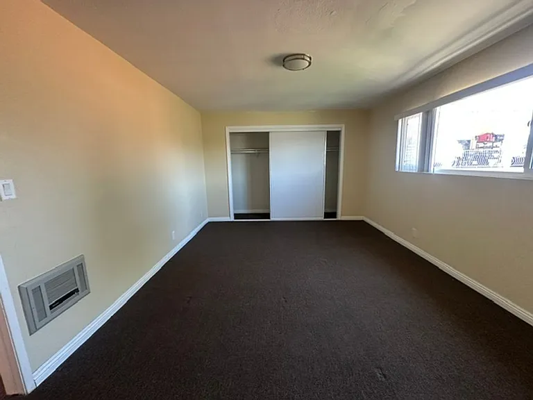 210-212 N McPherrin Ave — Photo 4