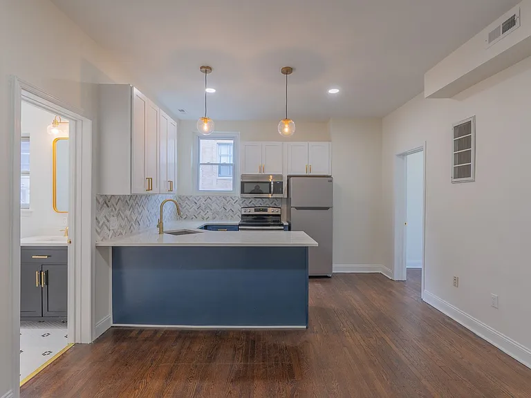 641 N 15th St #5 — Photo 4