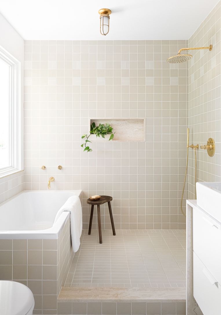  Master Bathroom With Open Shower and Tub