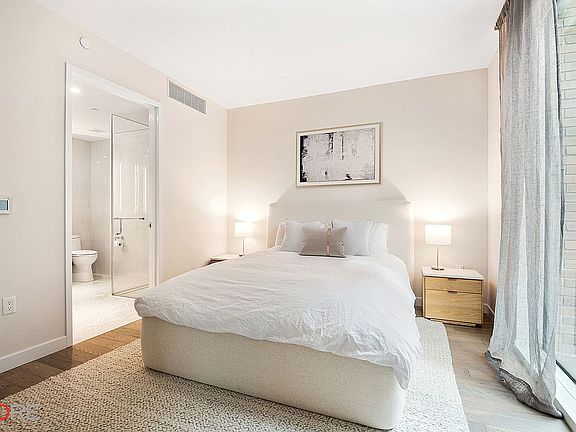 4th image of 505 W 43rd St #8K