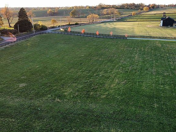 4th image of 1215 Stamping Ground Rd