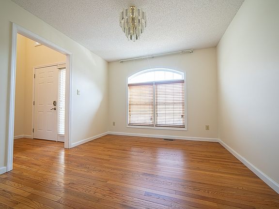 4th image of 2416 E Goldin Dr