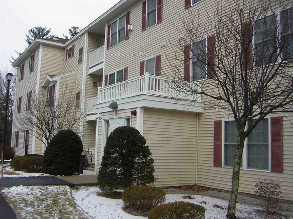 18 Crestview Cir Unit 200, Londonderry, NH 03053