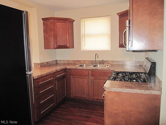 4th image of 1178 Lily St