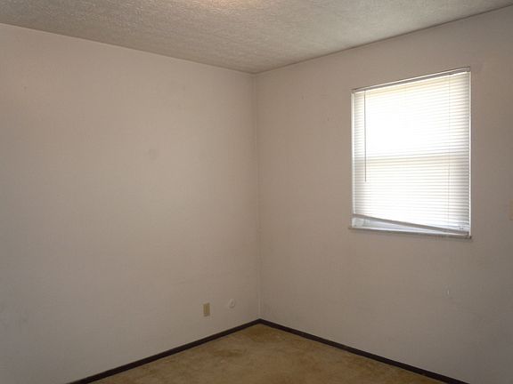 4th image of 210 Anthony Dr APT C