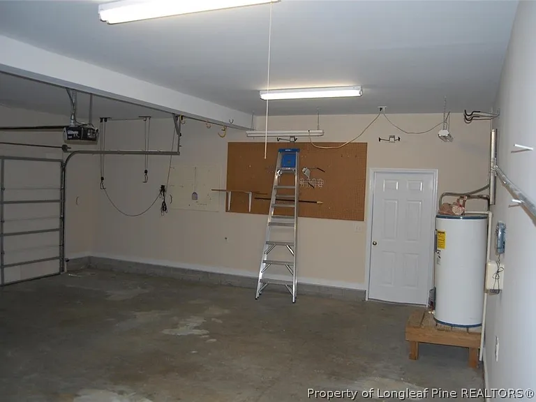 Greenbriar Dr — Photo 20