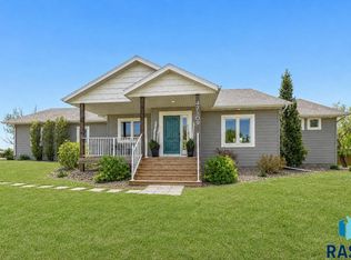 47109 Dorothy Pl, Harrisburg, SD 57032