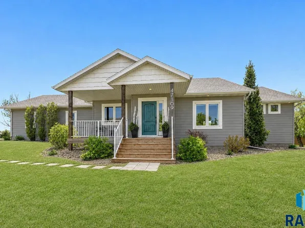 47109 Dorothy Pl, Harrisburg, SD 57032