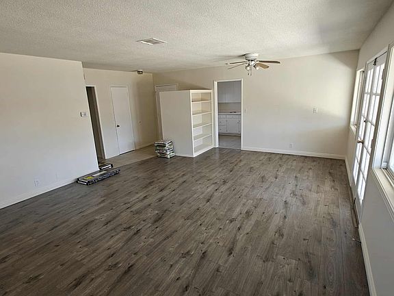 4th image of 316 S Gardenglen St