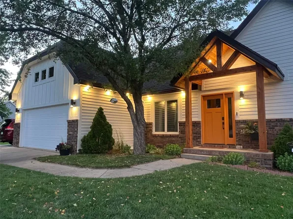 9933 Tanglewood Dr, Urbandale, IA 50322