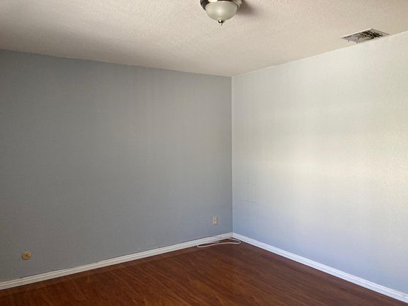 4th image of 220 W Lemon Ave APT C
