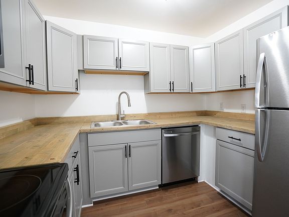 3rd image of 1114 Monticello Rd APT C