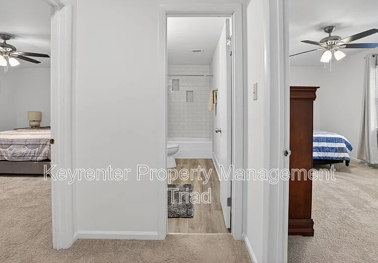 115 S Mendenhall St #D — Photo 14