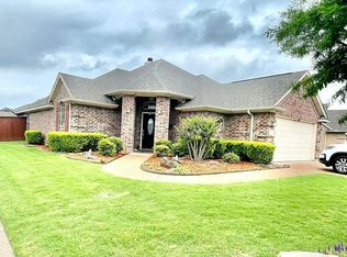 8364 Fall Crest Dr, Hurst, TX 76053