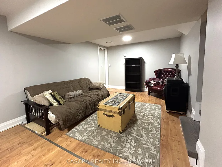4258 Longmoor Dr #LOWER — Photo 11