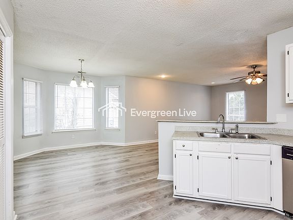 3rd image of 404 Winslow Way