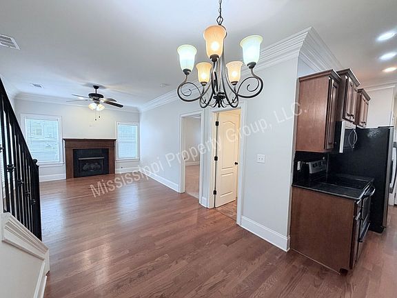 5th image of 152 Falls Grove Dr