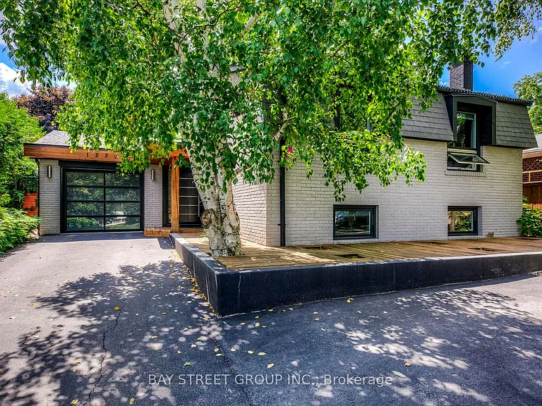 1238 Landfair Cres — Photo 1