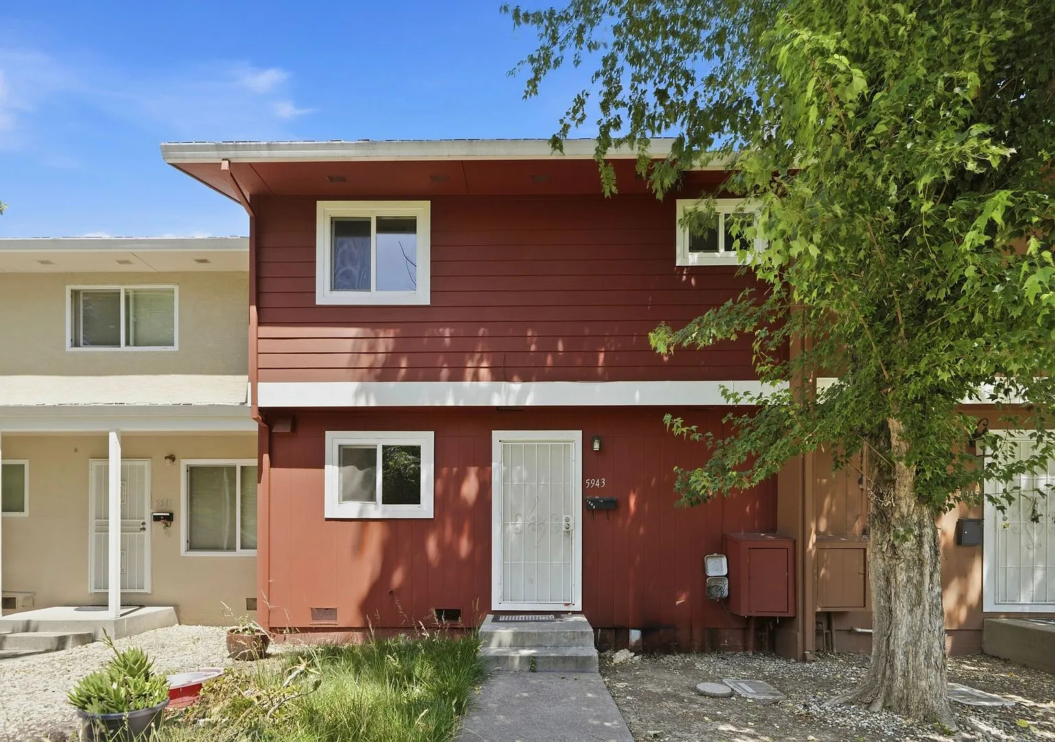Fully Remodeled 3-Bedroom Townhome Two Car Garage - Available Now — Photo 1