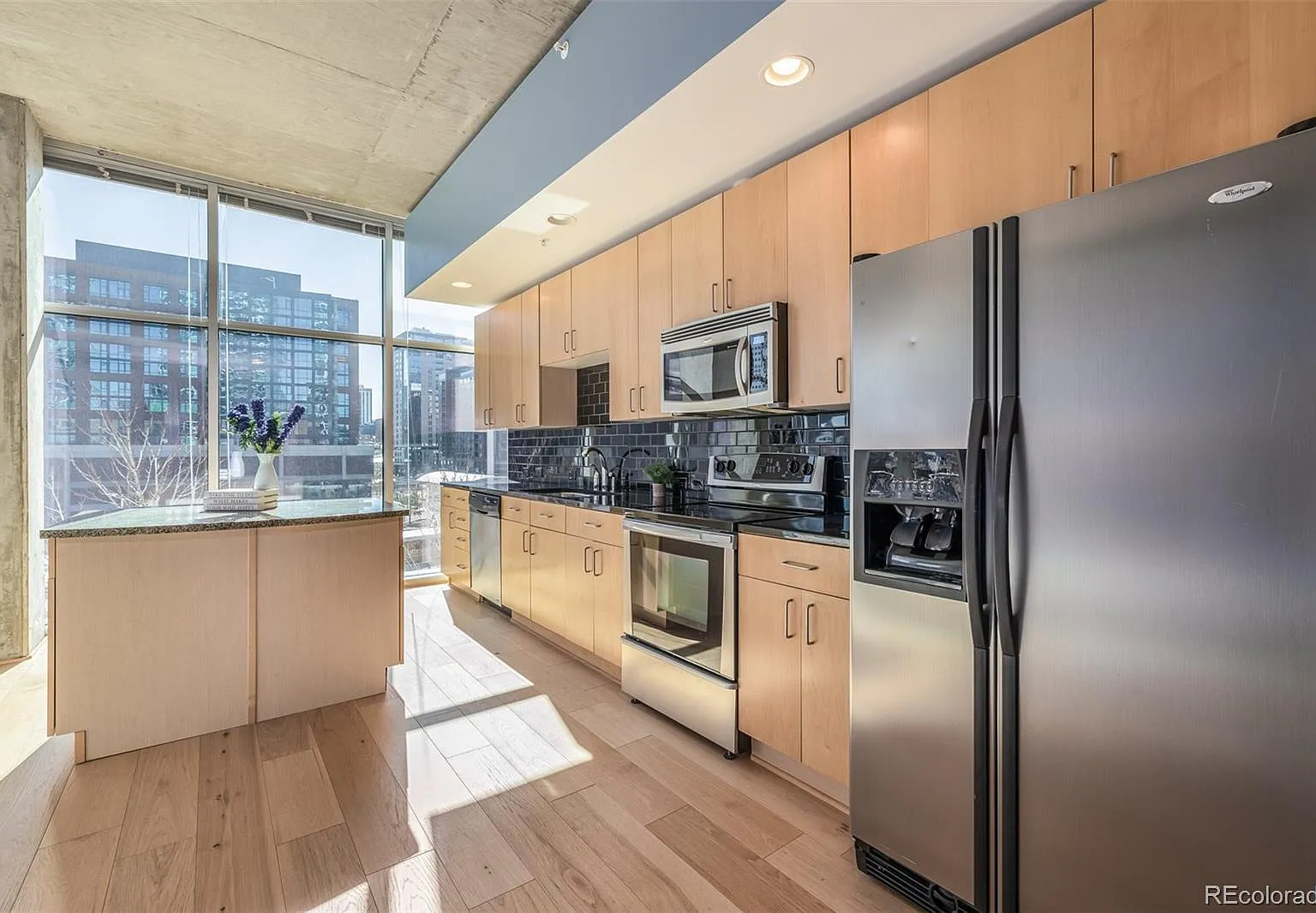 1 bed, 1.0 bath, 758 sqft, $2,300 — Photo 3