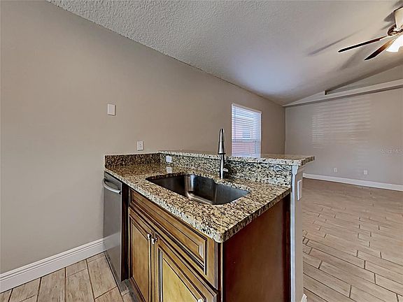 4th image of 1604 Chatham Cir