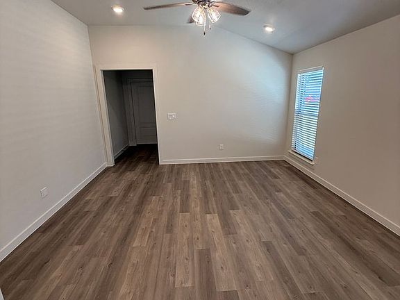 5th image of 5532 Auburn St