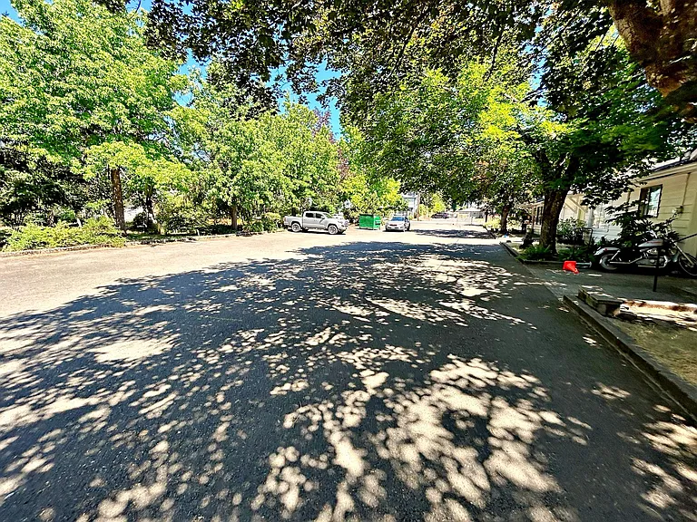 13942 SE Division St — Photo 32