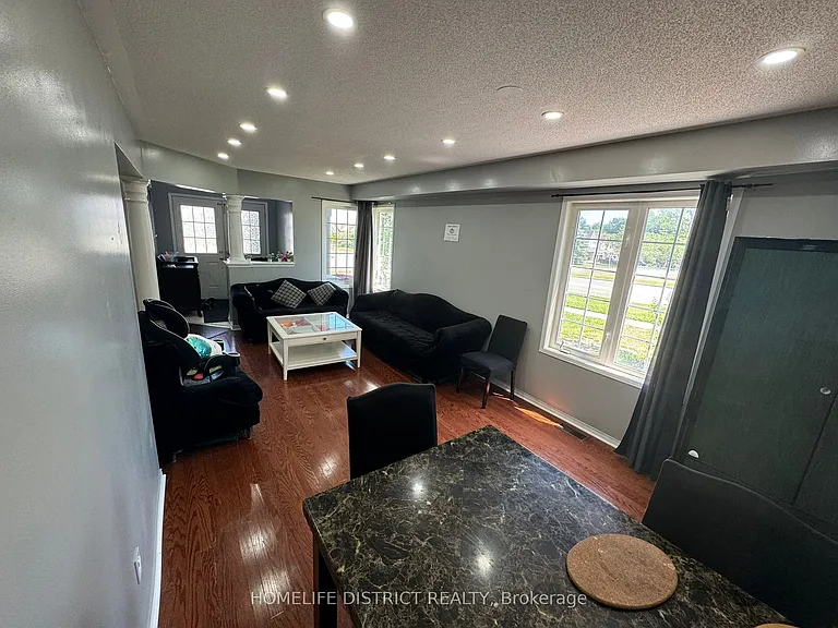 1100 Ashgrove Cres — Photo 18
