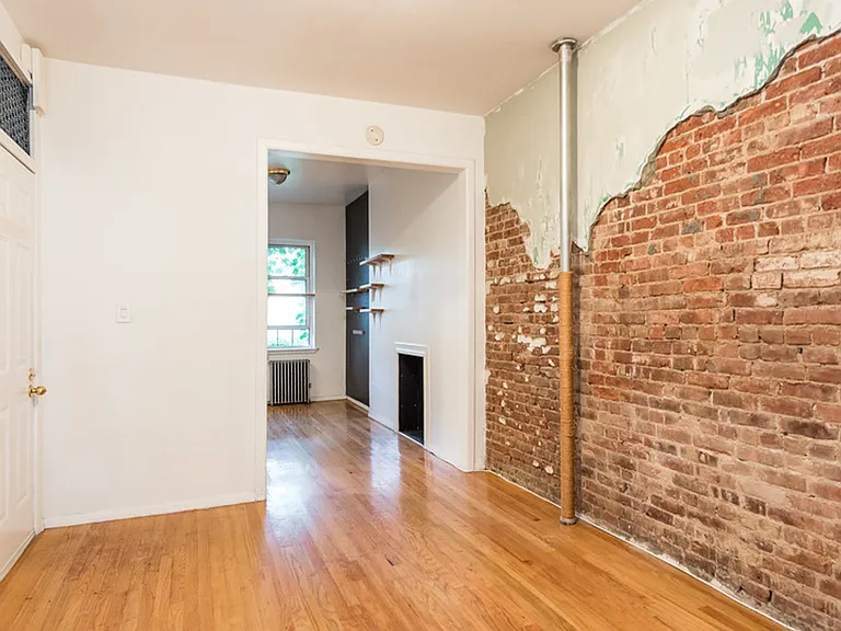 215 Franklin St #1R — Photo 7