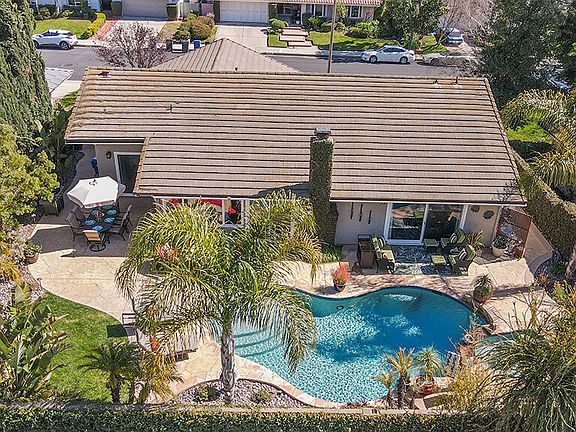 3rd image of 2845 E Sierra Dr