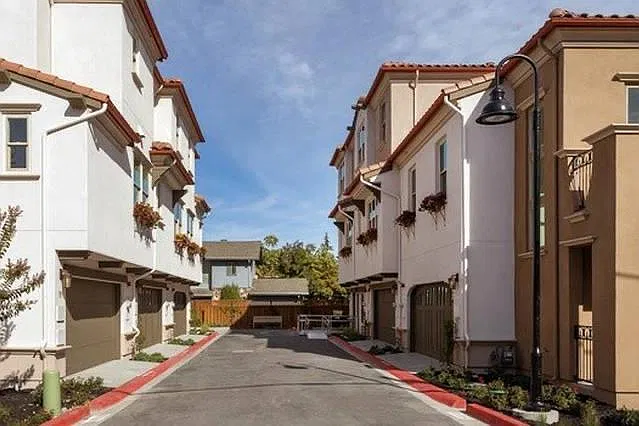 3 bed, 1503 sqft, $5,650 — Photo 2