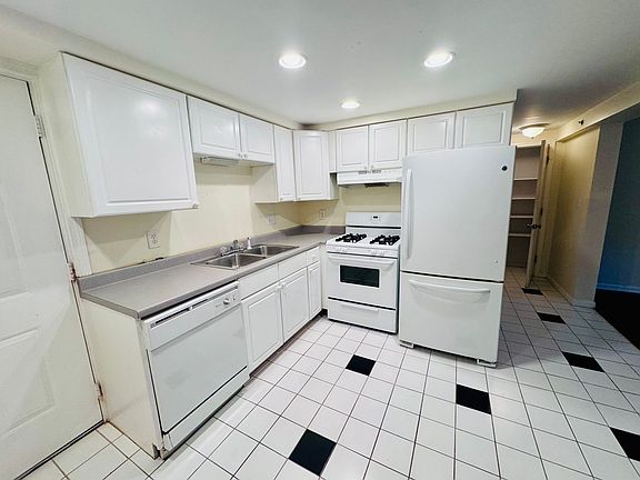 2nd image of 136 Hill St #3