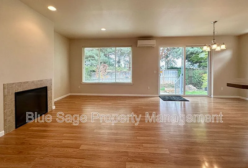 2 bed, 2.0 bath, 1344 sqft, $2,400 — Photo 4