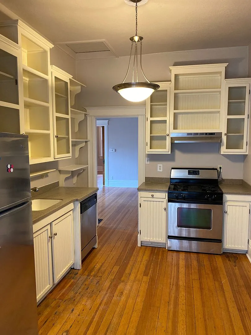 Beautiful 3 bed/2 bath Near Downtown! — Photo 4