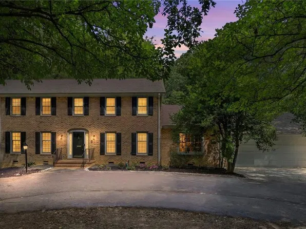 1310 Westridge Rd, Greensboro, NC 27410