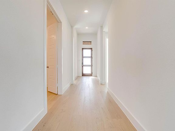 4th image of 826 Feathergrass Ct
