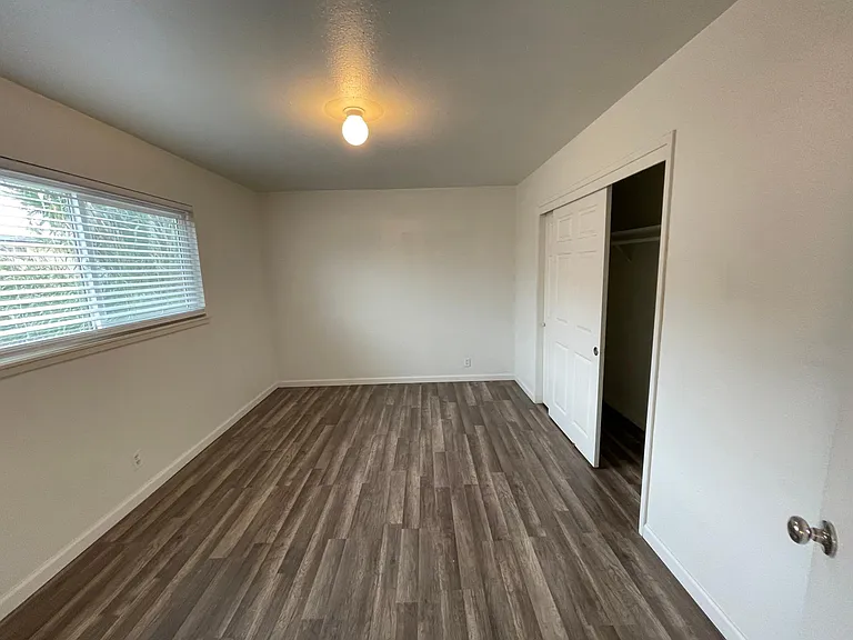 9940 Walnut St — Photo 5