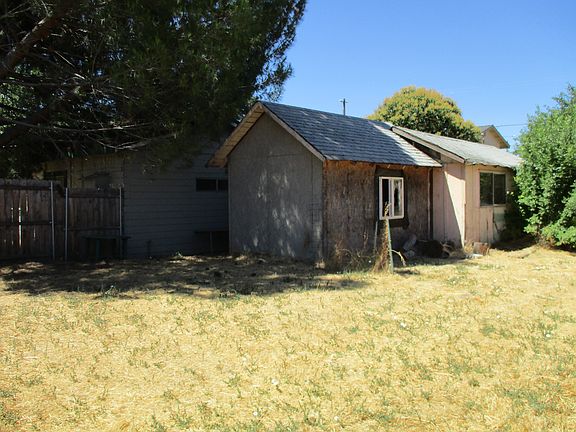 3rd image of 290 E 10th St