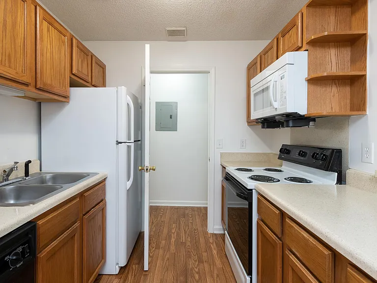 Crown Point at Kingsport Drive — Photo 37