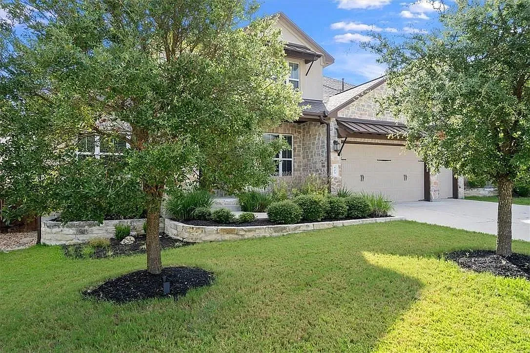 5 bed, 4.0 bath, 4494 sqft, $4,700 — Photo 2