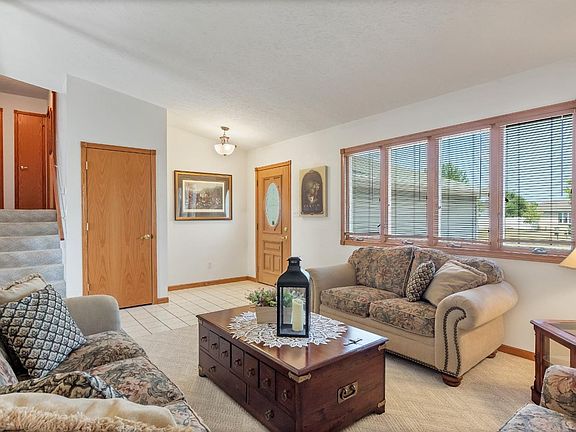2nd image of 13424 Cardinal Ln