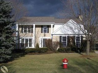 2424 Westwood Dr, Rochester Hills, MI 48306